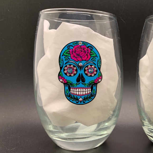 BLING GLITTER & SWAROVSKI CRYSTALS BLUE & PINK SUGAR SKULL STEMLESS WINE GLASS - Picture 2 of 8